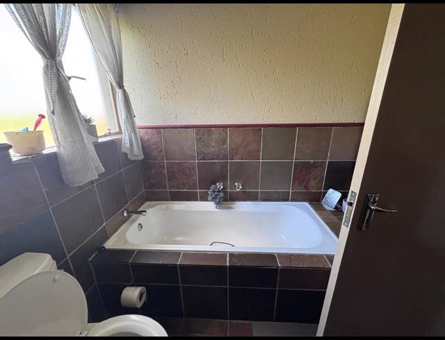 1 bed property to rent in WELTEVREDENPARK